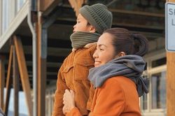 Tăng Thanh Hà đăng ảnh cận mặt con trai
