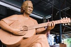 Dựng tượng nhạc sĩ Trịnh Công Sơn bên biển Quy Nhơn: Cần cân nhắc tỷ lệ
