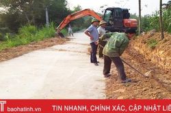Người dân miền núi Hà Tĩnh góp tiền, hiến đất 'xóa sổ' những con đường 'nắng bụi, mưa bùn'
