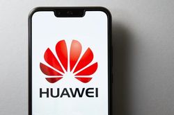 Huawei báo cáo doanh số tăng bất chấp lệnh trừng phạt của Mỹ