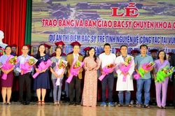 Bàn giao, đưa 27 bác sỹ chuyên khoa về công tác tại vùng khó khăn
