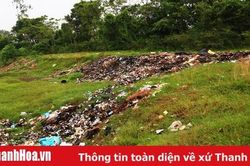Cần khắc phục tình trạng tập kết rác thải bên sông