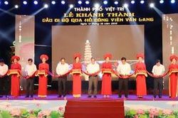 Khánh thành cầu đi bộ qua hồ Công viên Văn Lang