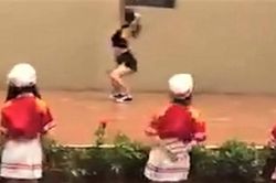 Mời vũ công múa cột biểu diễn ngày khai giảng, hiệu trưởng mầm non bị sa thải