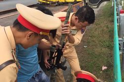 Nam thanh niên tàng trữ trái phép vũ khí tự chế