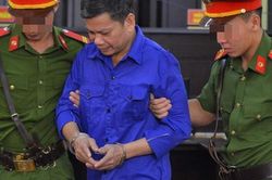 Xử vụ gian lận điểm thi tại Sơn La: Tòa yêu cầu dẫn giải cựu cán bộ Công an tỉnh