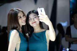 Vinh Vật Vờ: Oppo Reno2 quay video bá đạo, xóa phông cả người và vật thể