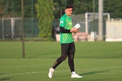 Văn Lâm lọt Top 10 thủ môn hay nhất vòng loại World Cup 2022 khu vực châu Á