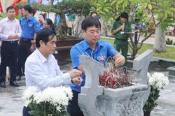 Dâng hương tưởng niệm anh hùng liệt sỹ Lý Tự Trọng
