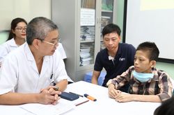 500 y bác sĩ chạy đua 'tử thần' ghép phổi cứu chàng trai 17 tuổi