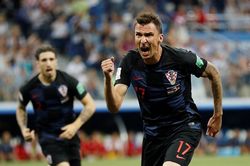 MU bị chơi khăm, Mandzukic lật kèo sang AC Milan
