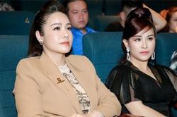 'Tiếng sét trong mưa': Đừng chê Thị Bình già nua sau 24 năm nữa, Nhật Kim Anh sành điệu bên Kiều Linh thế này