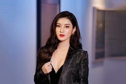 Á hậu Huyền My lấp ló ngực đầy, gợi ý mặc đẹp nhân ngày 20/10