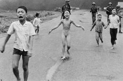 'Em bé Napalm' đứng đầu loạt bức ảnh thay đổi thế giới trong 5 thập kỷ qua
