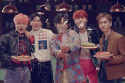 Nu'est tung teaser comeback 'Love Me': Concept đậm chất 'boyfriend material' có làm bạn xao xuyến?