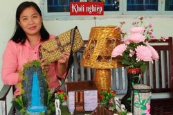 Cô lao công tạo việc làm cho hơn 200 chị em phụ nữ từ giấy báo cũ