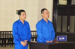 Dùng chứng minh thư giả mở hàng loạt thẻ ngân hàng đem bán
