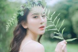 Hà Lade được tặng túi xách trăm triệu, Trang Lou nhận quà từ con trai