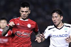 Tuyển thủ Việt Nam tạo ra 3 quả phạt đền trong trận đấu