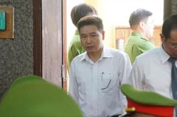 Xét xử gian lận điểm thi Sơn La: 'Cảm ơn' hàng tỷ đồng có phải hối lộ?