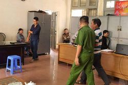 Đột kích ổ bạc của nữ MC và chồng hờ