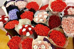 Bán hoa tự gấp lãi 30 triệu đồng mùa kinh doanh 20/10