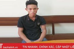Đến cắt tóc, tiện tay… 'vơ' luôn điện thoại của chủ quán!