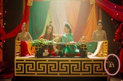 Ơ hay: MV cổ trang từ Nguyễn Trần Trung Quân xịn vậy mà lại xuất hiện cả… thang gấp 'thời 4.0'?