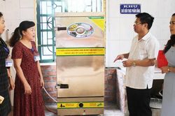 Đổi mới cách quản lý bếp ăn trường học