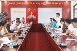 Đoàn cán bộ Mặt trận Lào tham quan thực tế tại thị xã Quảng Yên