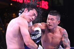 Khoảnh khắc Trương Đình Hoàng lên đỉnh boxing Đông Á ở hồ Gươm