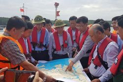 Bộ trưởng Nguyễn Văn Thể đến hiện trường tàu chìm ở Cần Giờ