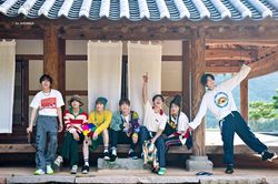 RM BTS vô cùng xúc động khi bị fan lơ đi ngoài đường