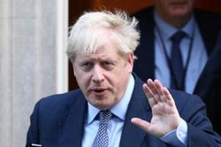 Boris Johnson gửi đi một lá thư xin gia hạn Brexit mà không có chữ ký