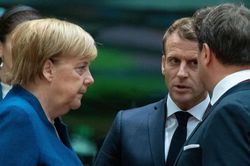 Thủ tướng Anh gửi thư xin gia hạn Brexit