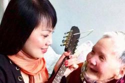 NSND Thái Bảo kể về người mẹ 3 lần chạy trốn khỏi trạm xá để giữ lại con gái