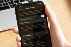 Cách chia sẻ 4G qua Wi-Fi trên iOS 13, không cần đọc mật khẩu