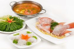 Ra mắt mẹ chồng ấn tượng với món lẩu cá diêu hồng kiểu Thái