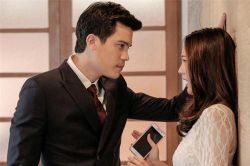 Giữa bữa tiệc công ty, tôi đang bị đồng nghiệp sỉ nhục thì 'người tình một đêm' vội bước tới và kéo tôi đi, nghe câu nói của anh ta tôi ngẩn cả người
