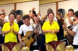 Clip Duy Mạnh hát, bầu Hiển và Quang Hải nhảy cực sung
