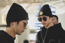 Xuất hiện với đôi mắt sưng húp, KuanLin (Wanna One) đã vội vã trấn an fan trên Weibo