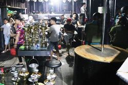 Đột nhập quán bar ở Đà Nẵng, phát hiện hơn 100 'nam thanh nữ tú' dương tính với ma túy