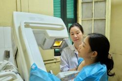 Biện pháp đơn giản tự phát hiện ung thư vú chị em nào cũng có thể thực hiện