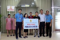 Đem niềm vui đến với nữ công nhân