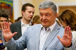 Cố vấn của ông Trump tố cựu Tổng thống Ukraine 'biển thủ' 1,5 tỷ USD