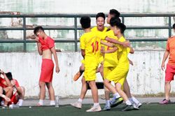 5 phút cuối thua 2 bàn, cựu vô địch THPT Lomonoxop tự làm khó mình