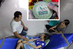 'Người hùng' Lê Văn Công bán HCV World Cup lấy tiền chữa ung thư cho nữ sinh hàng xóm