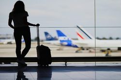 Các sân bay moi tiền hành khách bằng cửa hàng miễn thuế như thế nào
