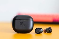 Chi tiết tai nghe True Wireless giá rẻ nhất từ JBL