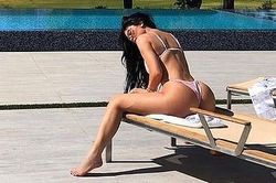 Kylie Jenner khoe vòng 3 quá khổ trong sinh nhật Kim Kardashian